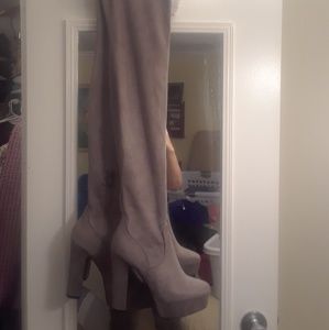 Thigh high suede Gray platform boots